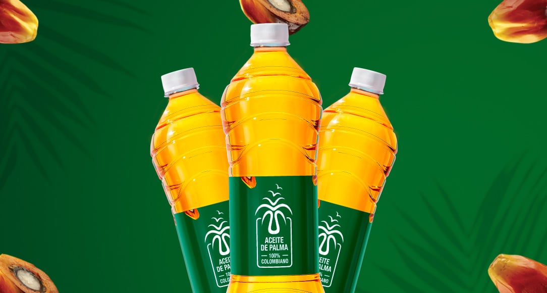 Tres botellas de aceite de palma